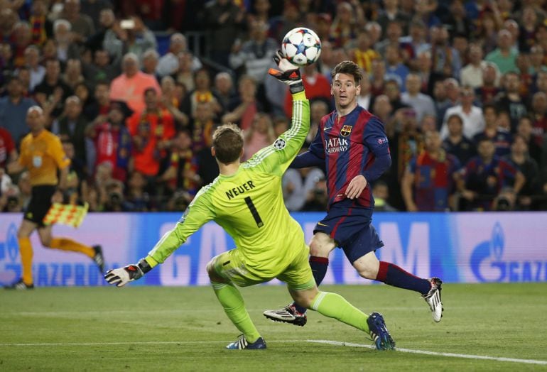 Football - FC Barcelona v Bayern Munich - UEFA Champions League Semi Final First Leg - The Nou Camp, Barcelona, Spain - 6/5/15 Barcelona&#039;s Lionel Messi scores their second goal
 Reuters / Paul Hanna