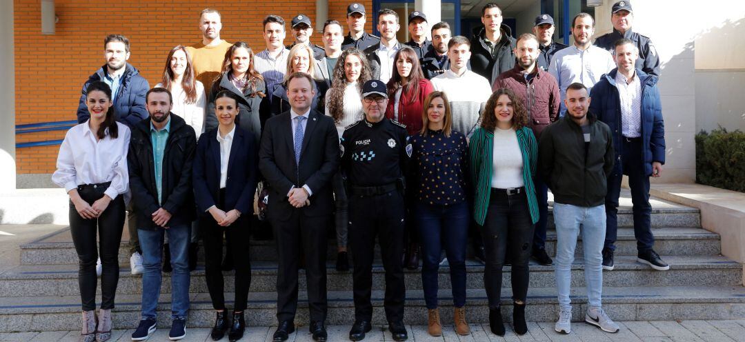 Foto de familia con los nuevos agentes
