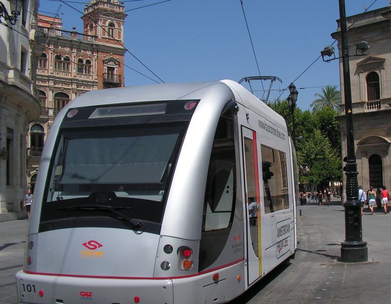 El metrocentro con el sistema de catenarias que empieza a retirarse