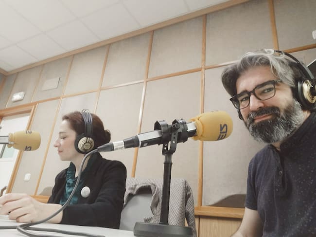 Alicia Moruno y José Chía en los estudios de Radio Sevilla