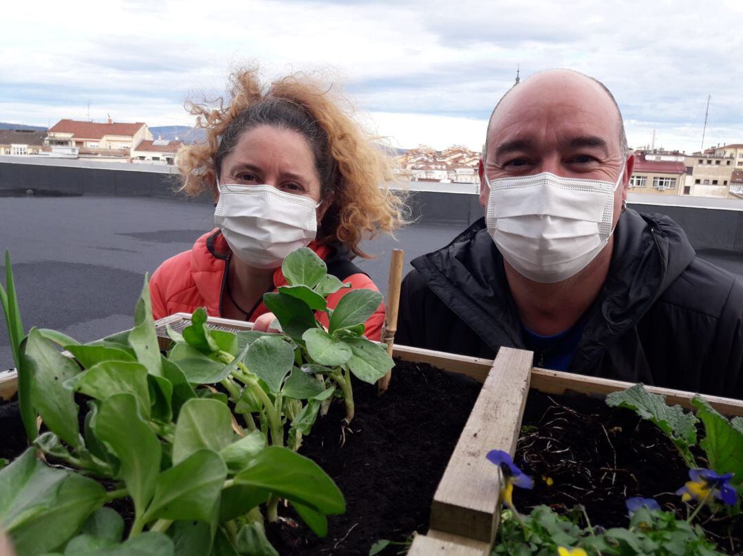 Plantamos habas con Amaia e Iñaki