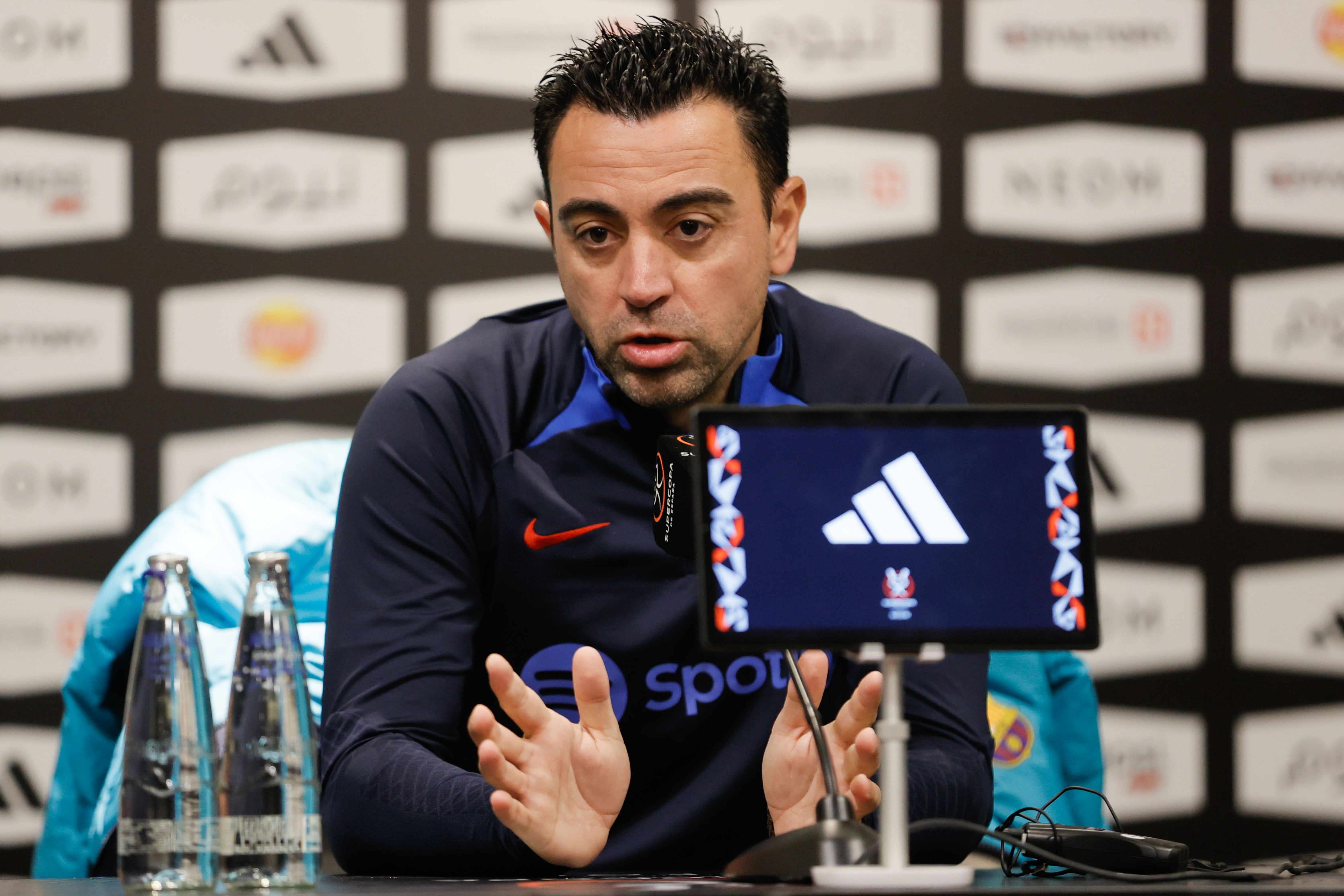 El entrenador del FC Barcelona, Xavi Hernández, en la rueda de prensa este miércoles en Riad, Arabia Saudí.