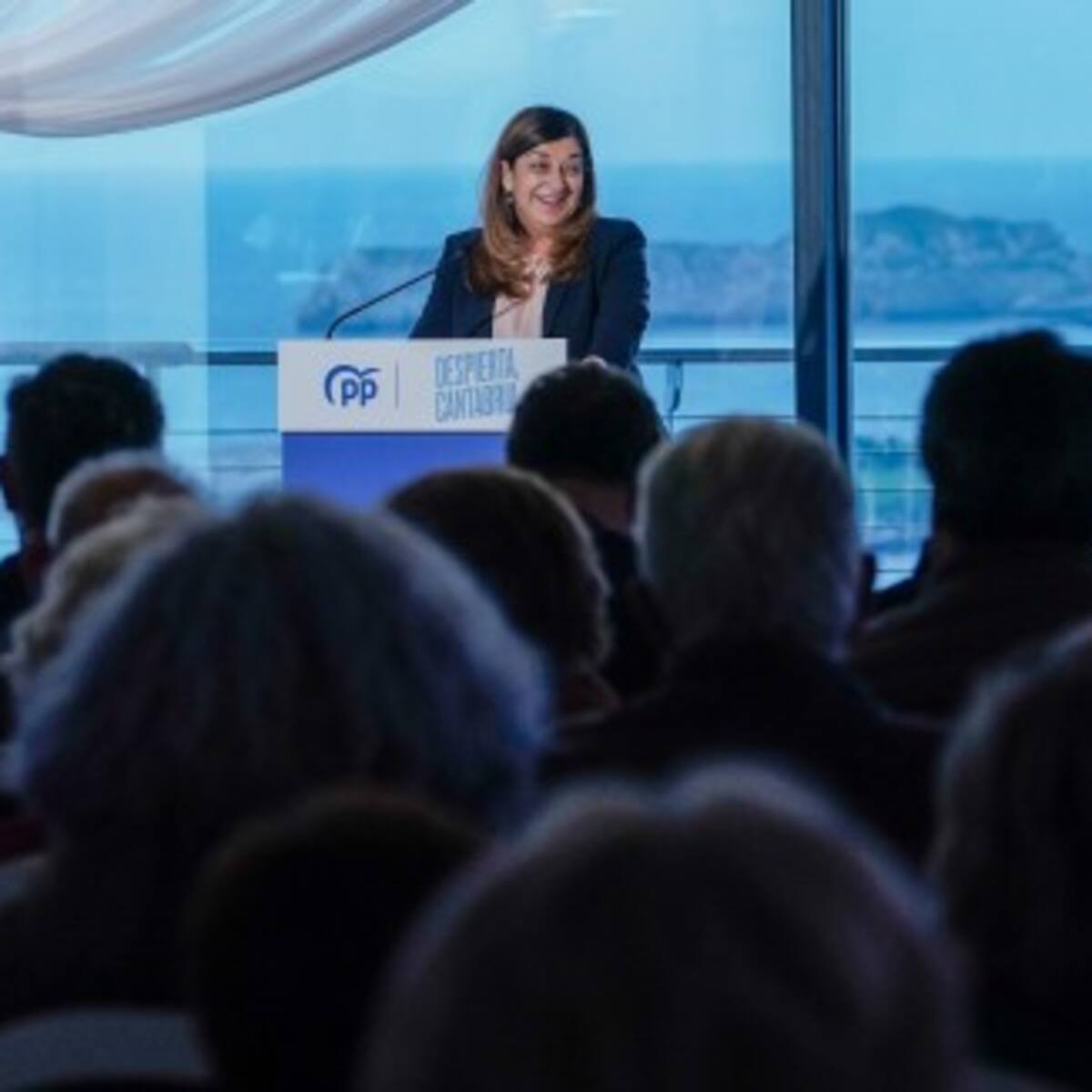 Buruaga alerta del "riesgo para Cantabria" de que el comunismo entre en el Gobierno