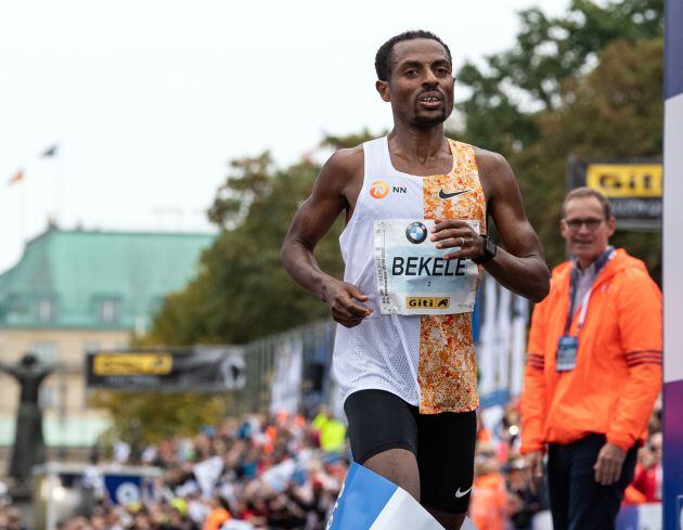 Kenenisa Bekele corre en Berlín