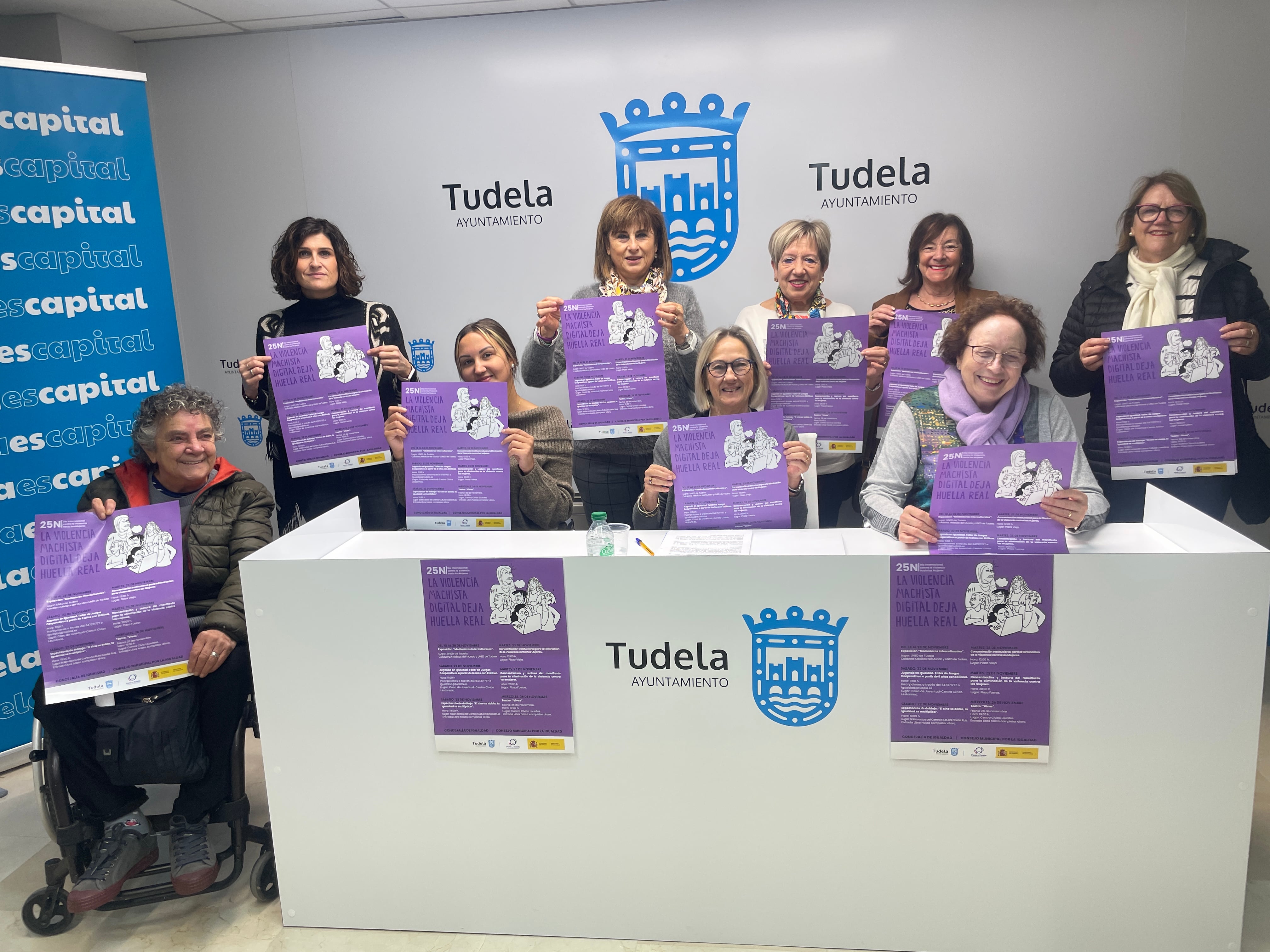 La concejala de Igualdad del Ayuntamiento de Tudela, Anichu Agüera, junto a integrantes del Consejo Municipal por la Igualdad