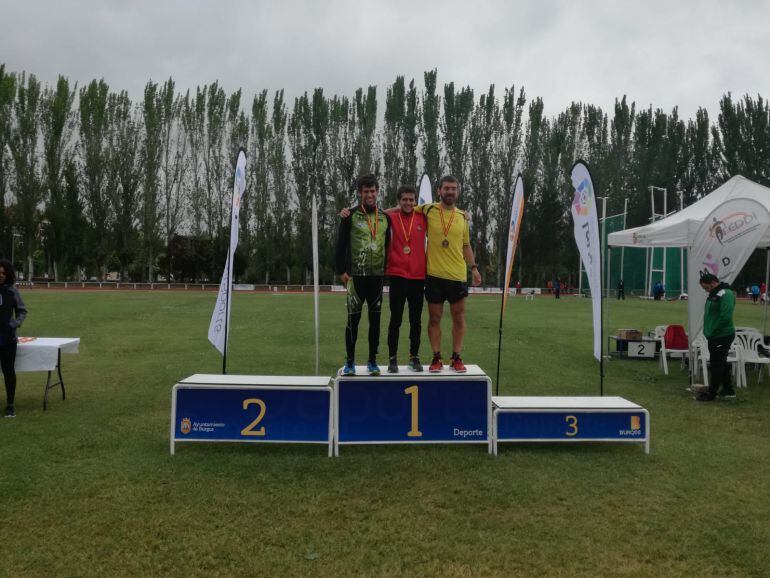 Alejandro Montero, del Club Ourense Atletismo, Campeón de España de 10.000 metros, con un crono de 33,56 minutos, haciendo la mínima para el Camopeonato del Mundo de Atletismo FEDDI.