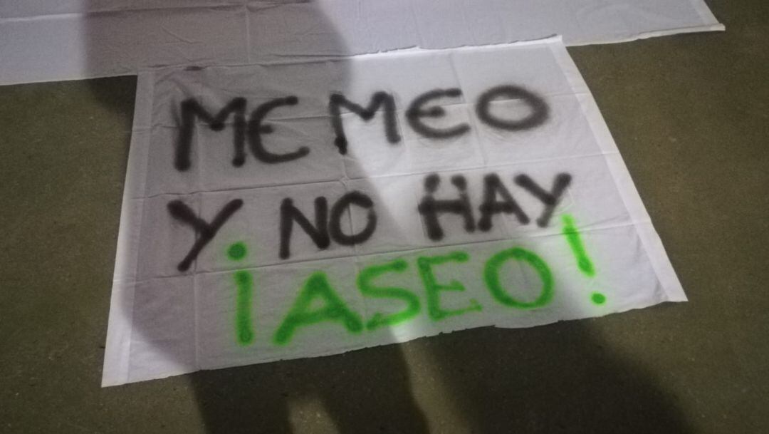 Tan solo hay dos aseos disponibles para más de 250 alumnos