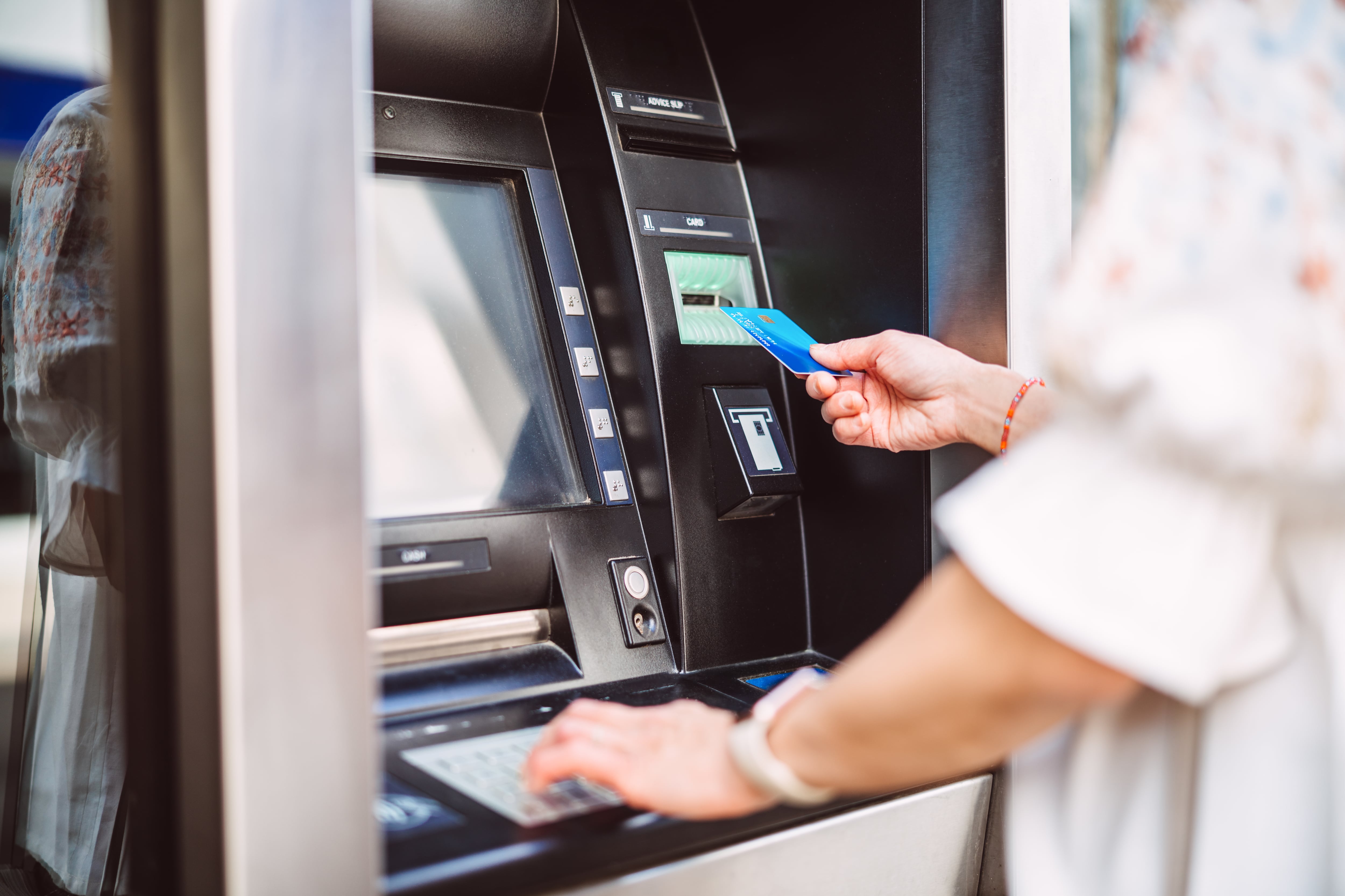 Los delincuentes inutilizaban el teclado de los cajeros automáticos para estafar a sus víctimas