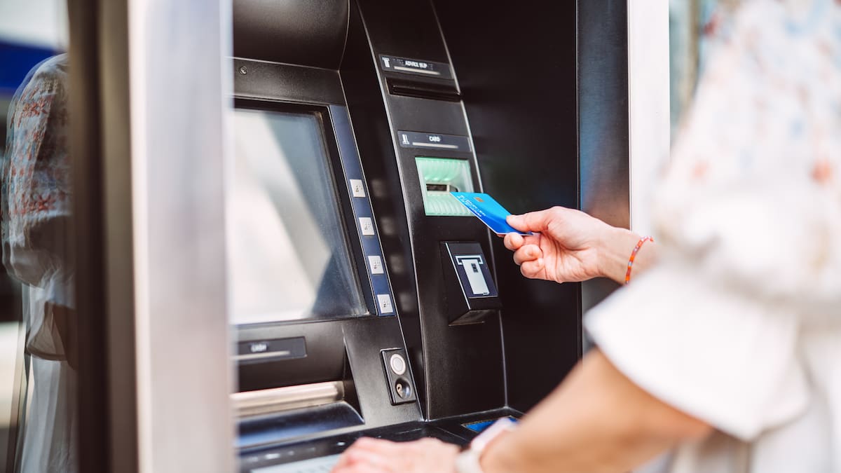 Detienen a una banda que manipulaba cajeros automáticos para robar a personas mayores en el sur de Madrid