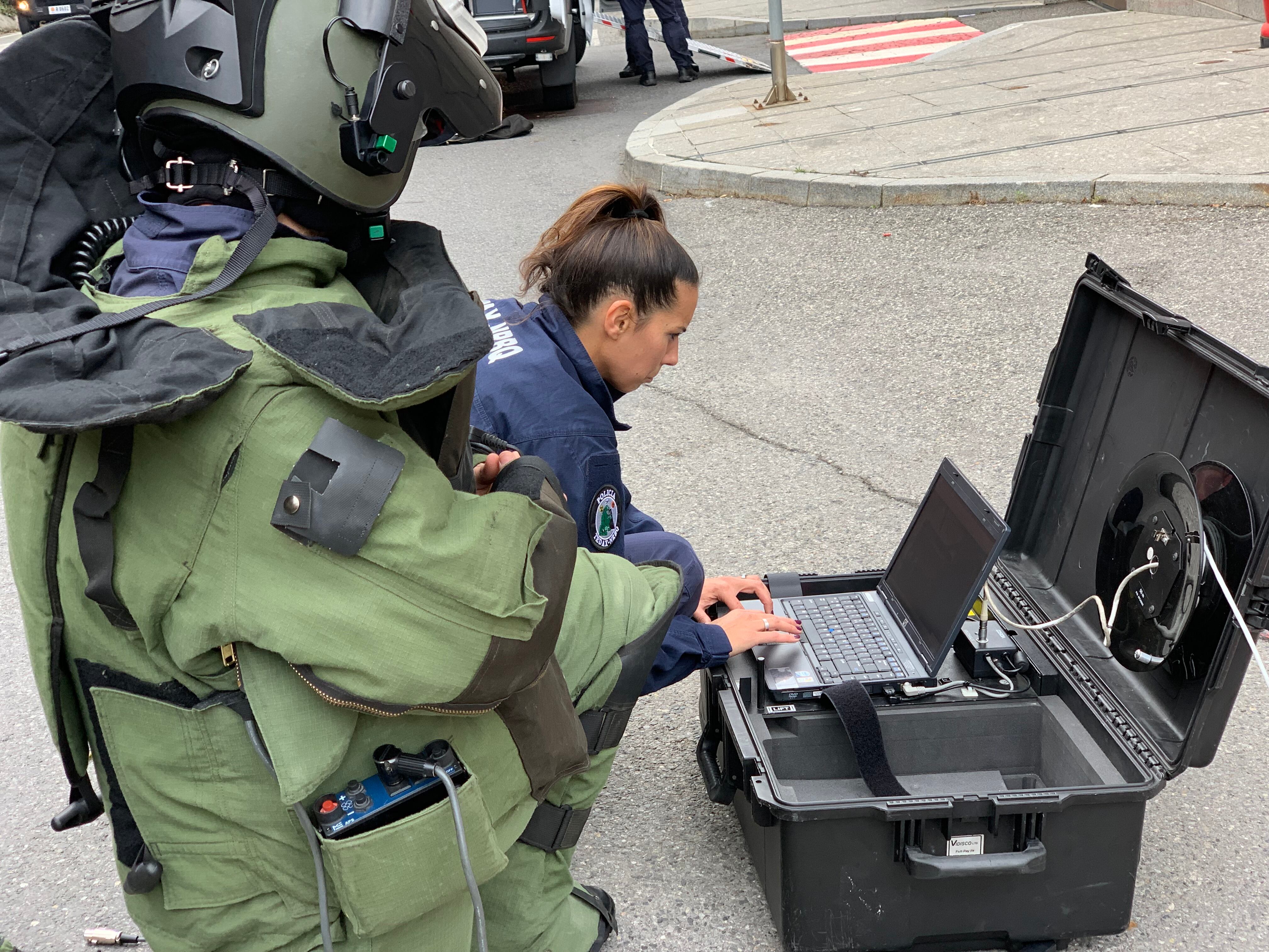 Natàlia Crespo en un simulacre d&#039;amenaça de bomba a FEDA.