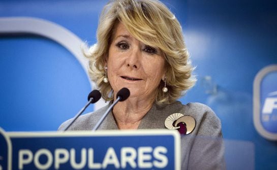 La presidenta del PP de Madrid, Esperanza Aguirre, durante una rueda de prensa en la sede del partido.