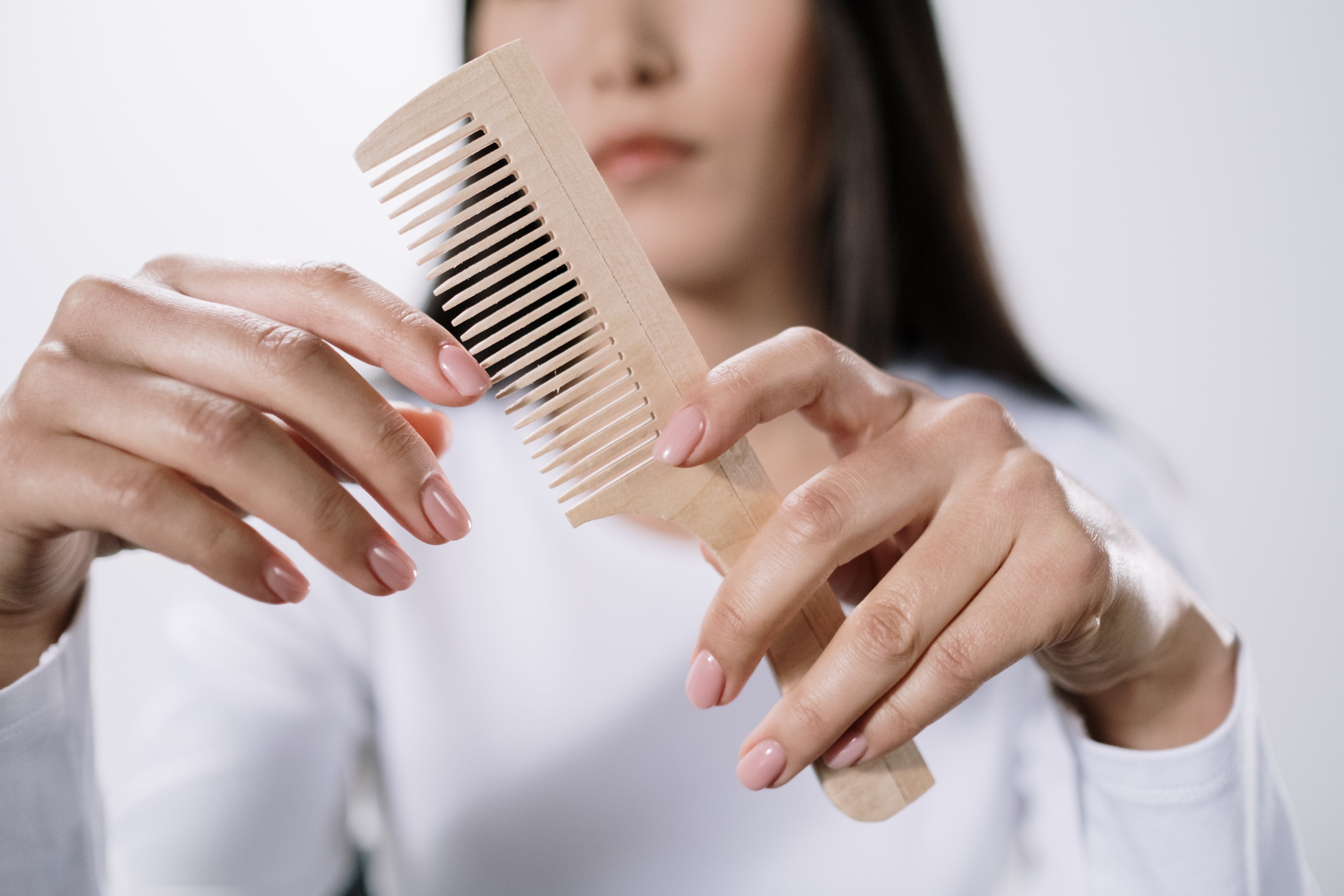 Ante la caída del pelo, lo mejor es ponerse en manos de una clínica especializada.