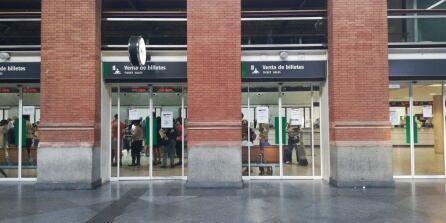 Así se encuentra ahora el mismo lugar de la estación de Atocha: sin papelera