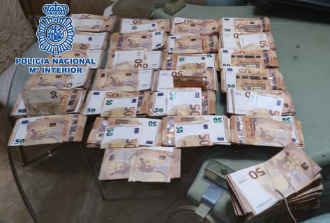 Parte del dinero incautado por la Policía