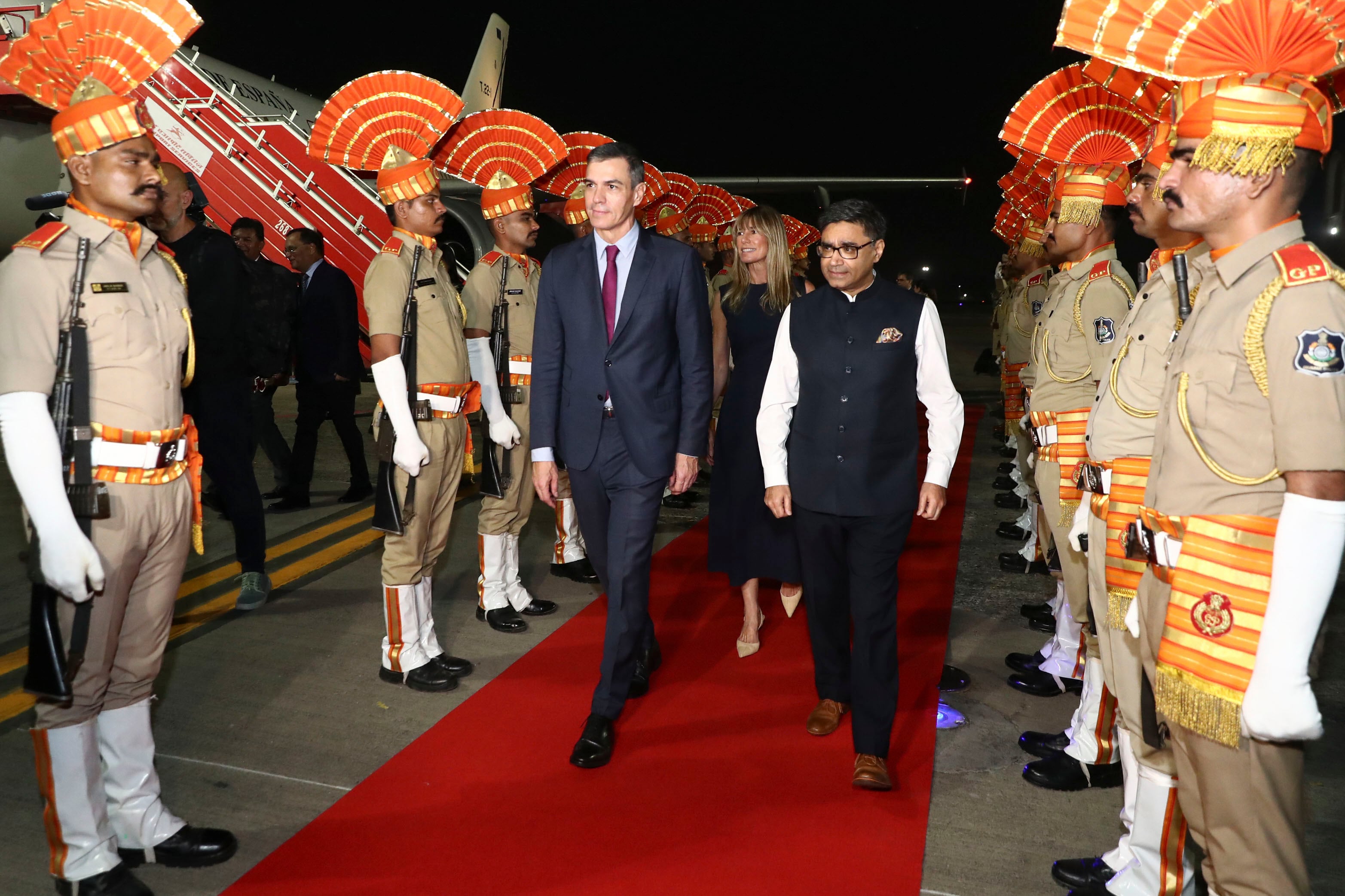 El presidente del Gobierno, Pedro Sánchez, a su llegada a la ciudad de Vadodara en su primera visita oficial a la India.