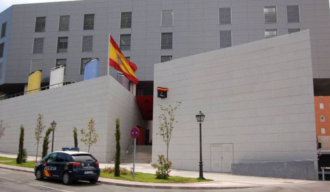 Fachada de la Comisaría de la Policía Nacional en Móstoles