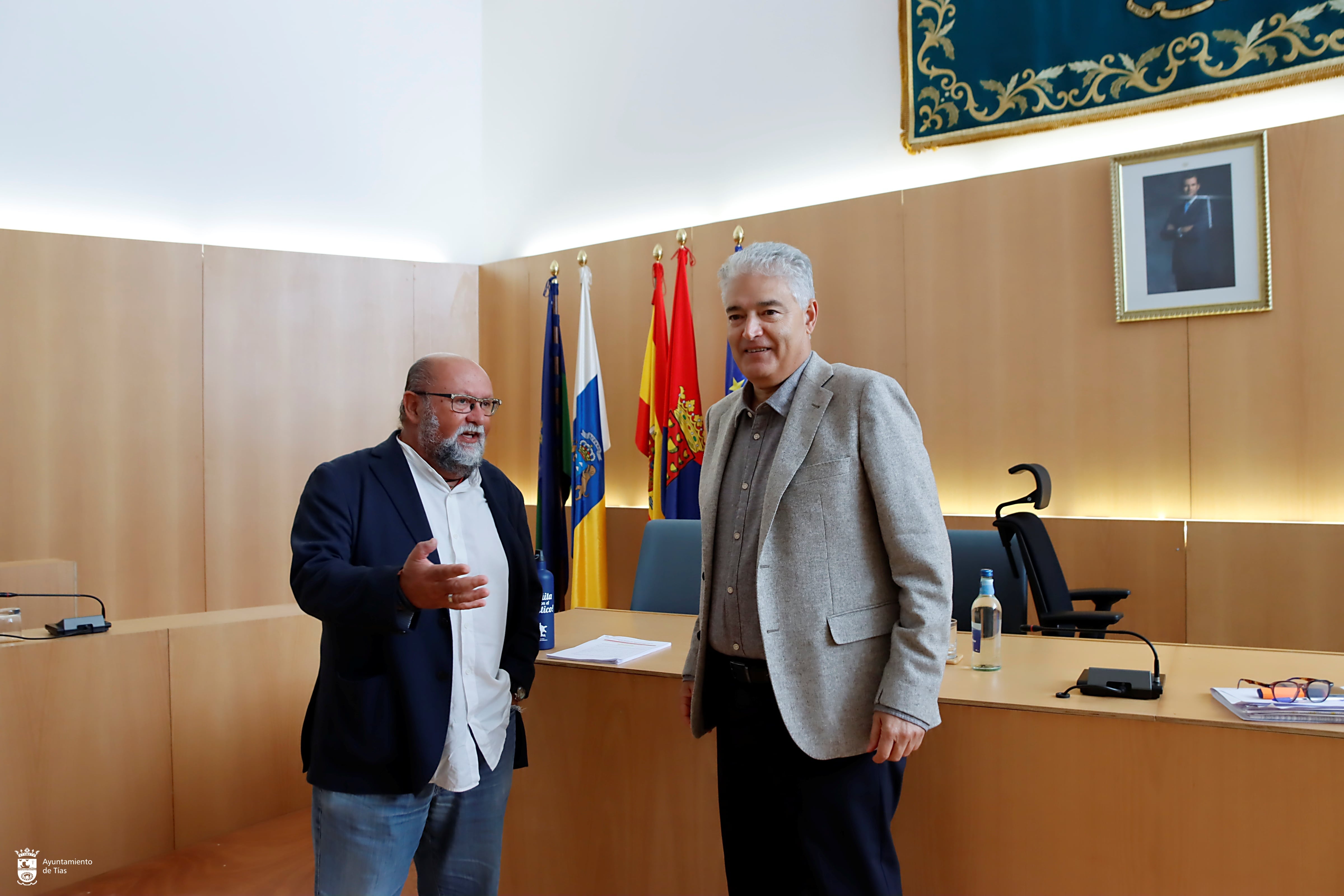 El alcalde, José Juan Cruz, y el segundo teniente de alcalde y concejal de Igualdad, Nicolás Saavedra.