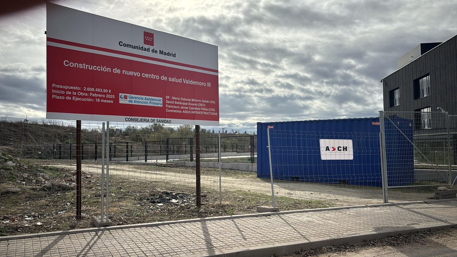 Cartel de inicio de obras donde irá ubicado el centro de salud del barrio del Hospital de Valdemoro.