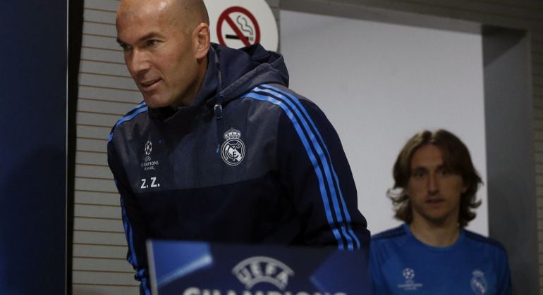 Zidane y Modric, en la sala de prensa del Real Madrid.