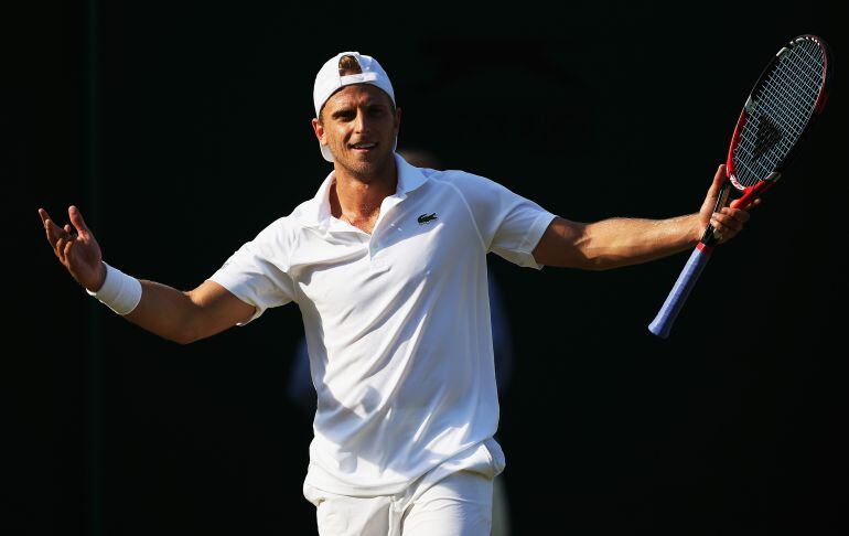 Denis Kudla celebra su pase a la segunda semana de Wimbledon.