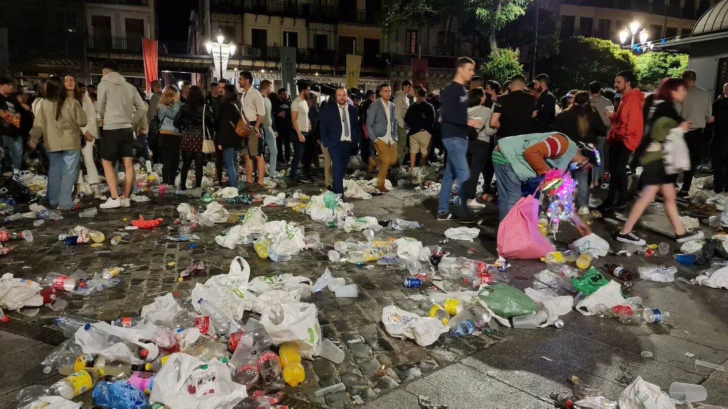 La Policía Local de Segovia tramita más de cien denuncias por orinar en la calle