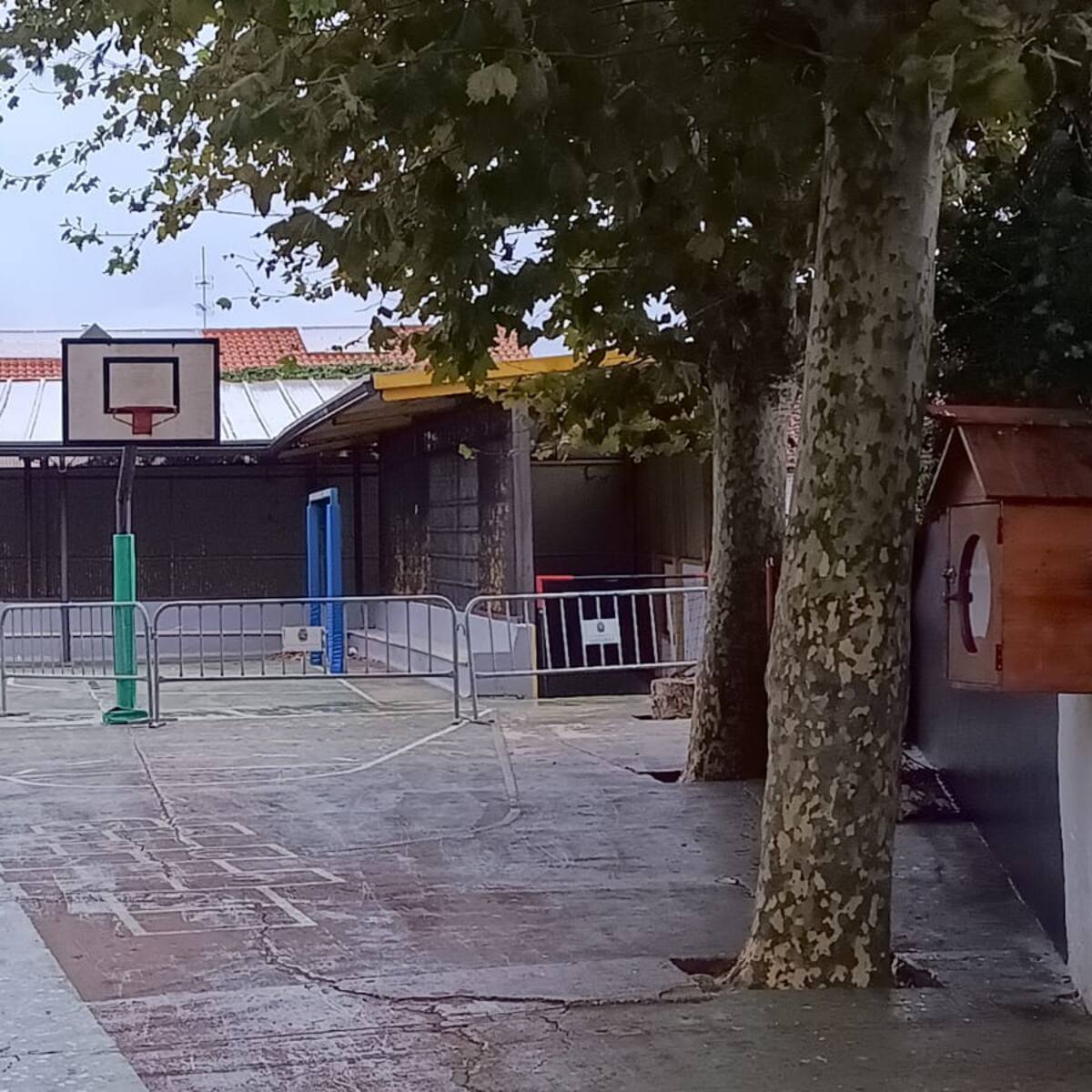 Arrancan las inspecciones geotécnicas en el CEIP Menéndez Pelayo de Santander por los "problemas estructurales" del patio