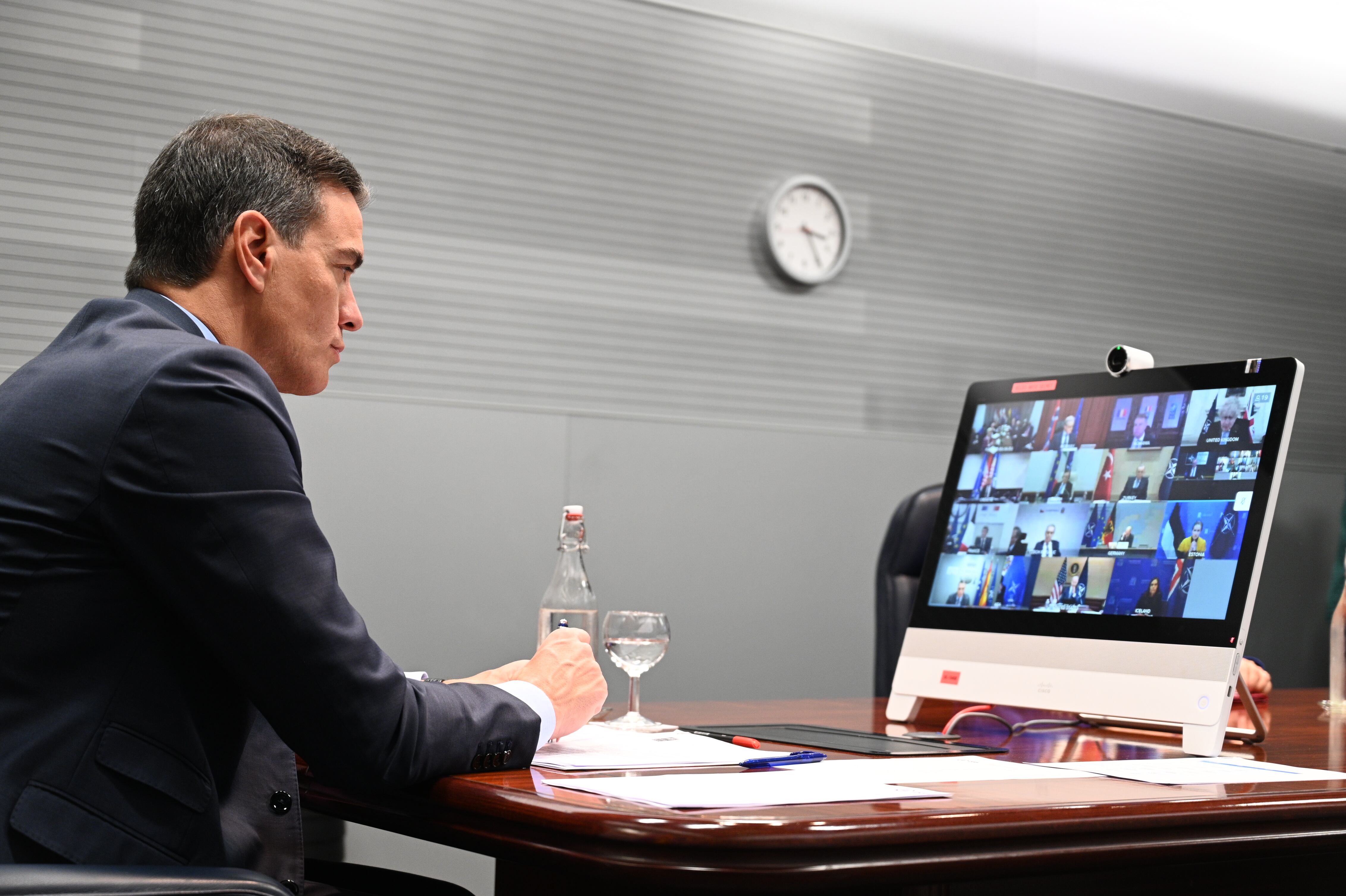 Pedro Sánchez participa en la reunión por videoconferencia de la OTAN.