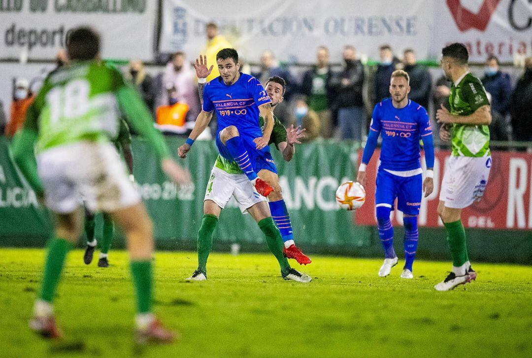 El Valencia se impuso (1-3) al Arenteiro