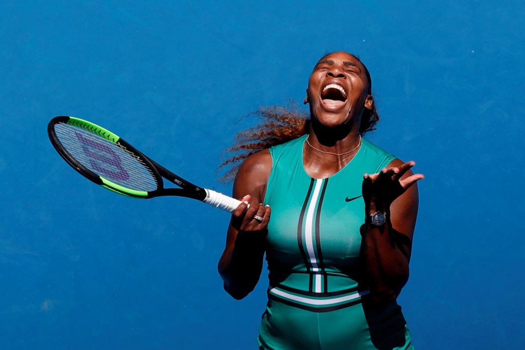 Serena Williams, frustrada durante su partido ante Pliskova.