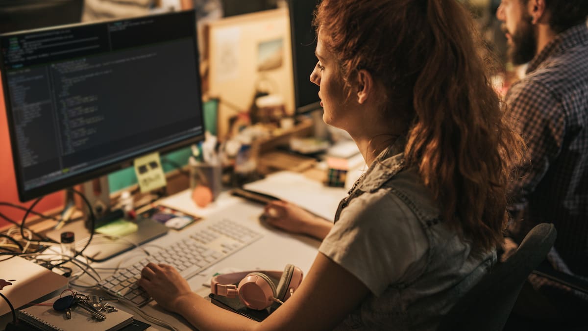 El empleo femenino mejora en Castilla y León, pero persisten las desigualdades estructurales