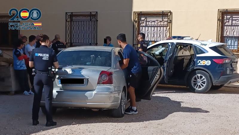 La Policía Nacional durante la operación policial