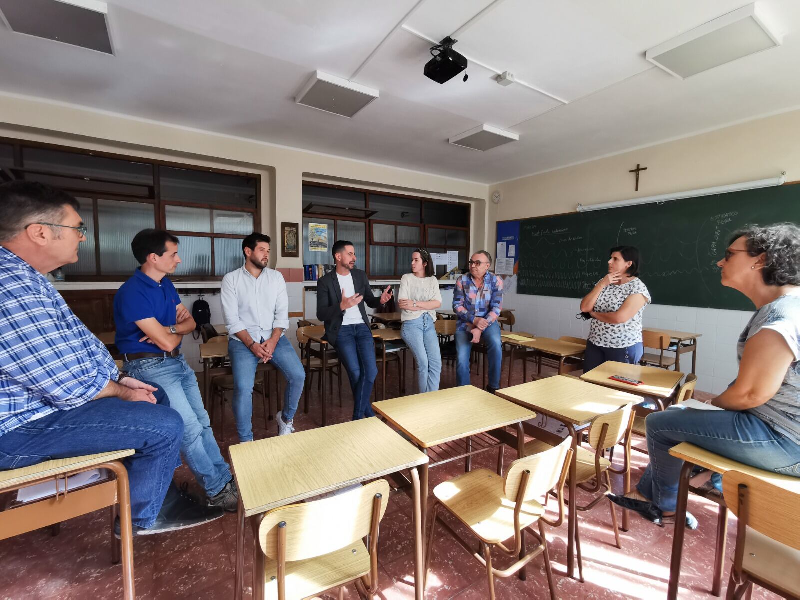 Reunión en el Colegio Sagrado Corazón de Mislata tras el incendio