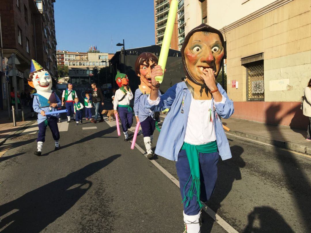 Suspendidas por la pandemia, las fiestas de Basauri deberían haber finalizado el pasado domingo y, para evitar que la población organizara actos alternativos, la Policía Municipal y la Ertzaintza desplegaron durante diez días un dispositivo especial