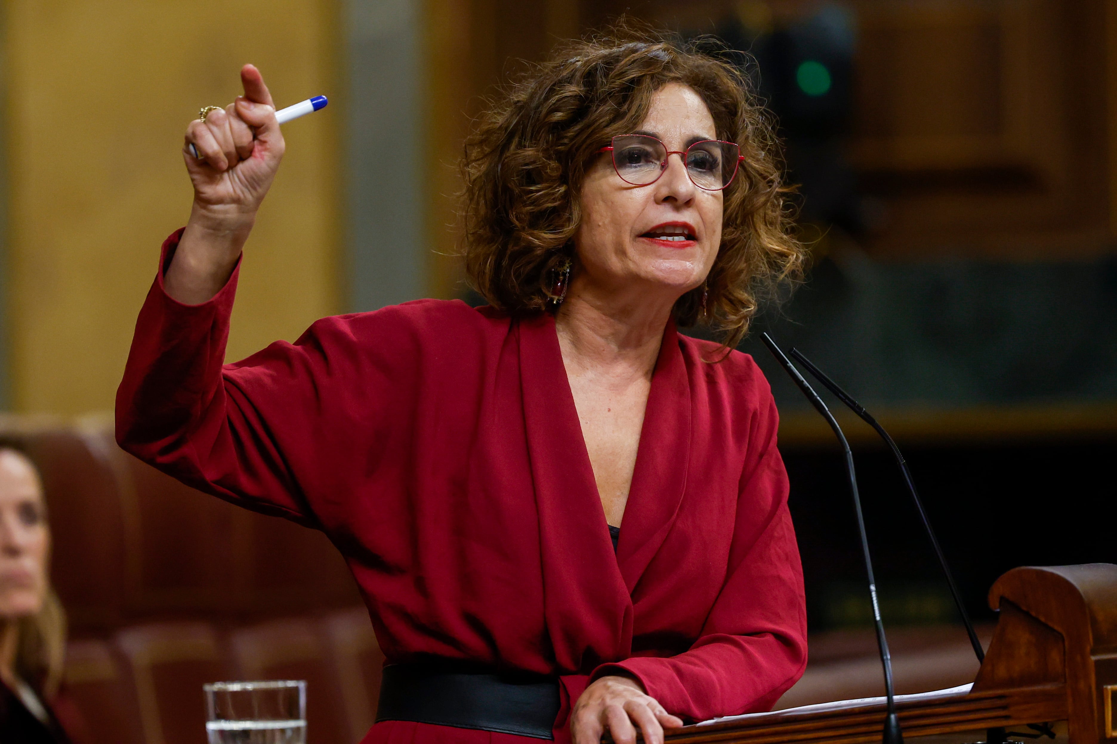 La vicepresidenta y ministra de Hacienda, María Jesús Montero, durante su intervención en la sesión de Control al Ejecutivo. EFE/Juan Carlos Hidalgo