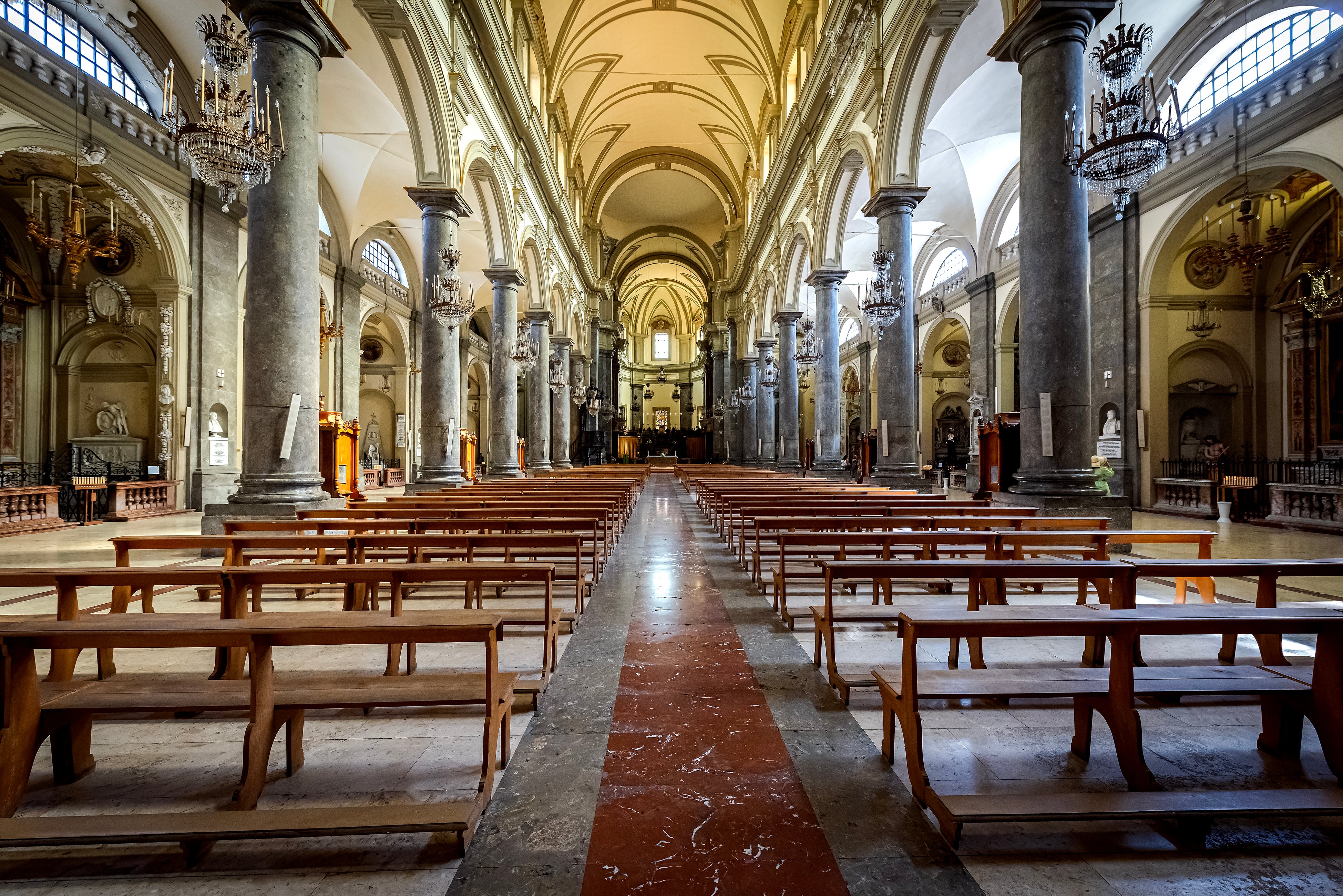 El interior de la iglesia de San Domenico.