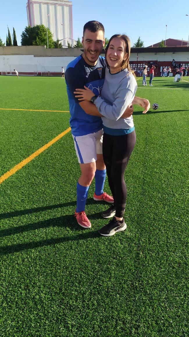 Pinto, con su pareja