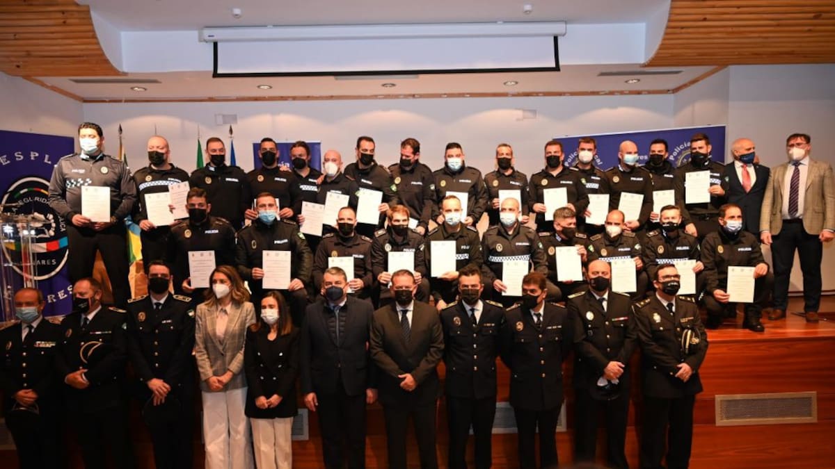 Clausura el primer curso de la Escuela de Seguridad Pública de Linares