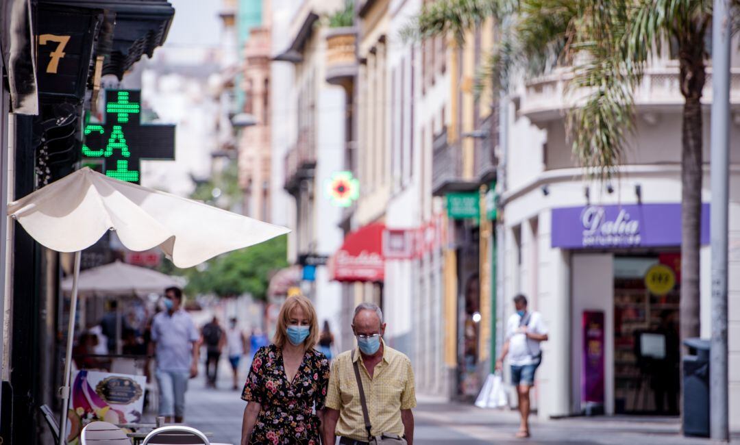 La tasa de incidencia de coronavirus en Tenerife y Gran Canaria supera a Madrid.