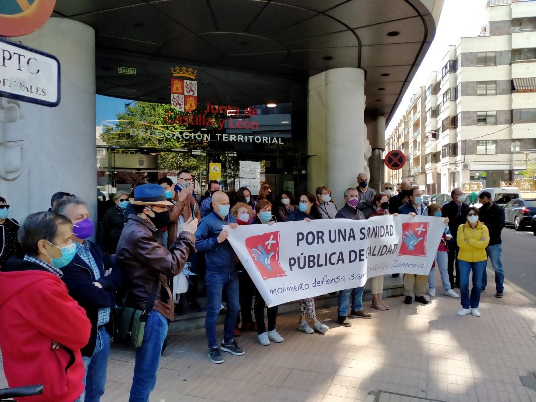 Concentración del Movimiento en Defensa de la Sanidad Pública ante la Delegación Territorial de la Junta de Castilla y León