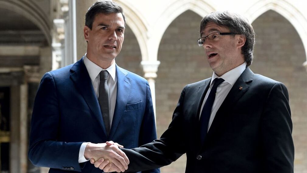 Pedro Sánchez y Carles Puigdemont, durante un encuentro.