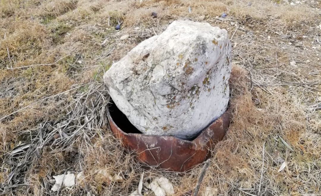 Uno de los pozos localizados en el carril del Pago de Juan Ramos.