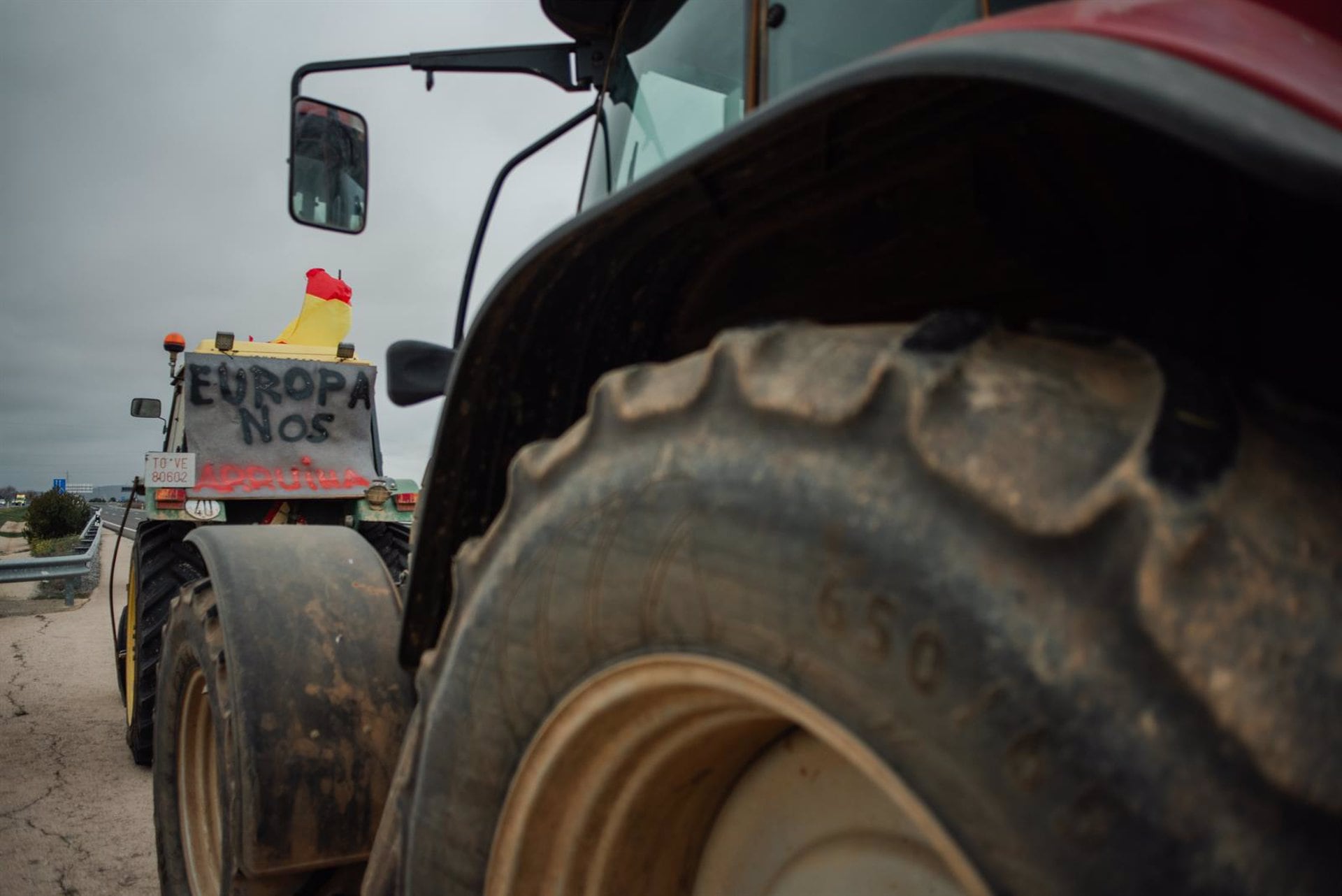 Tractores durante una concentración en la autovía A-4