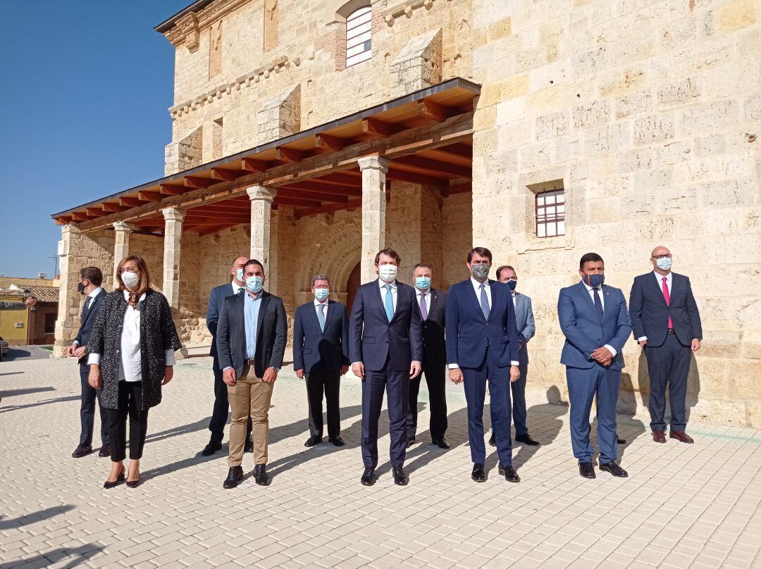 Imagen previa a la firma de los convenios