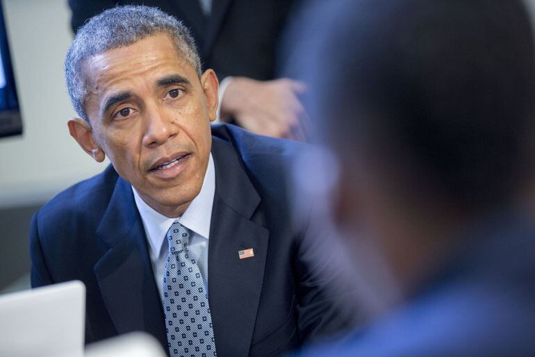 U.S. President Barack Obama talks to middle-school students who are participating in an &quot;Hour of Code&quot; event in the Eisenhower Executive Office Building next to the White House in Washington, D.C., U.S., on Monday, Dec. 8, 2014. The event is in honor of C