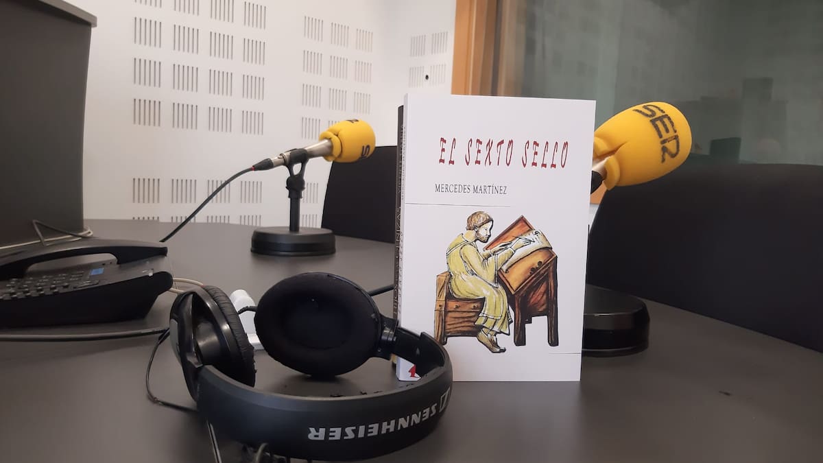 Entrevistamos a la novelista Mercedes Martínez