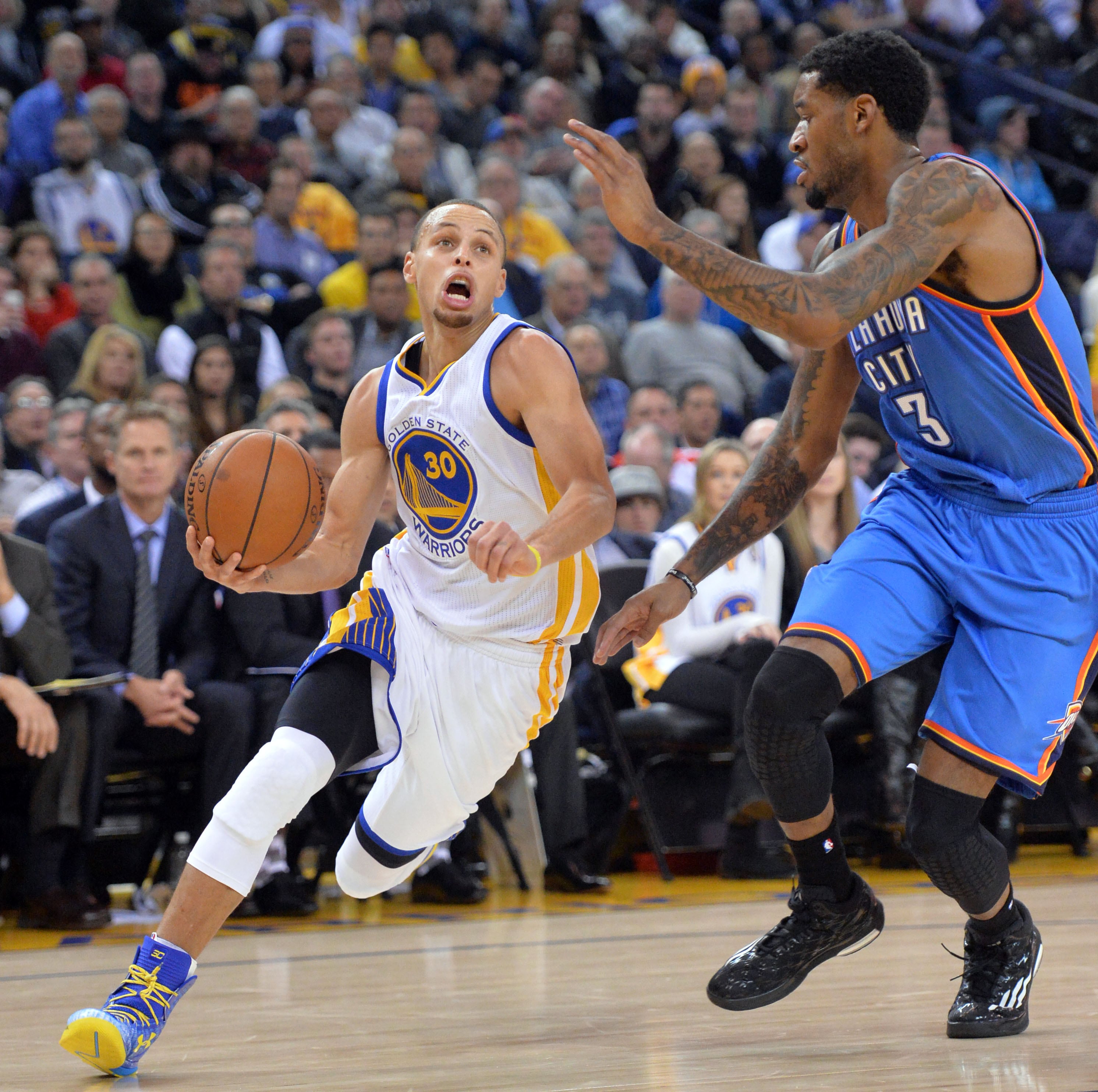 Stephen Curry y Perry Jones 