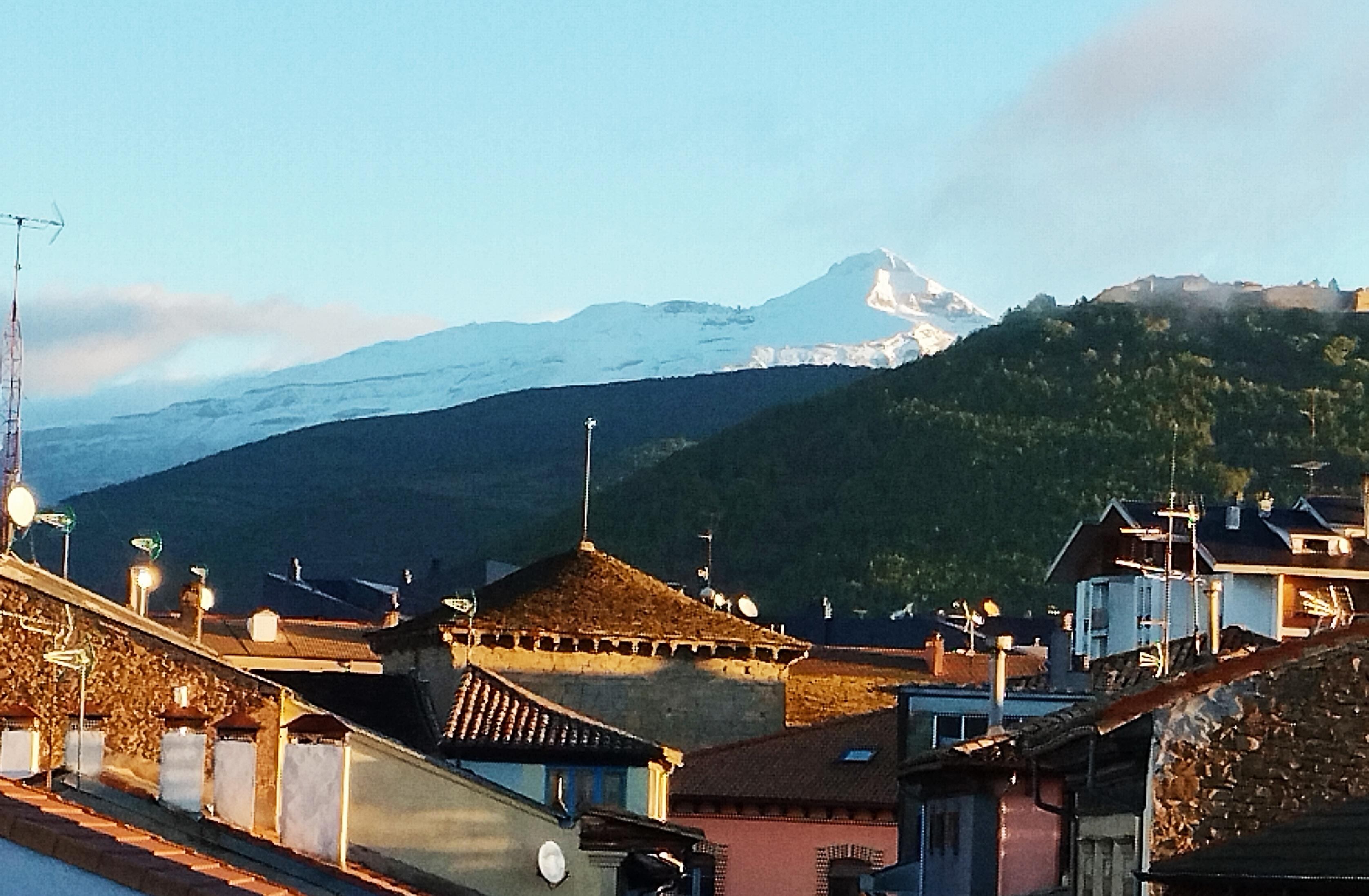 Collarada desde Jaca ya viste de blanco
