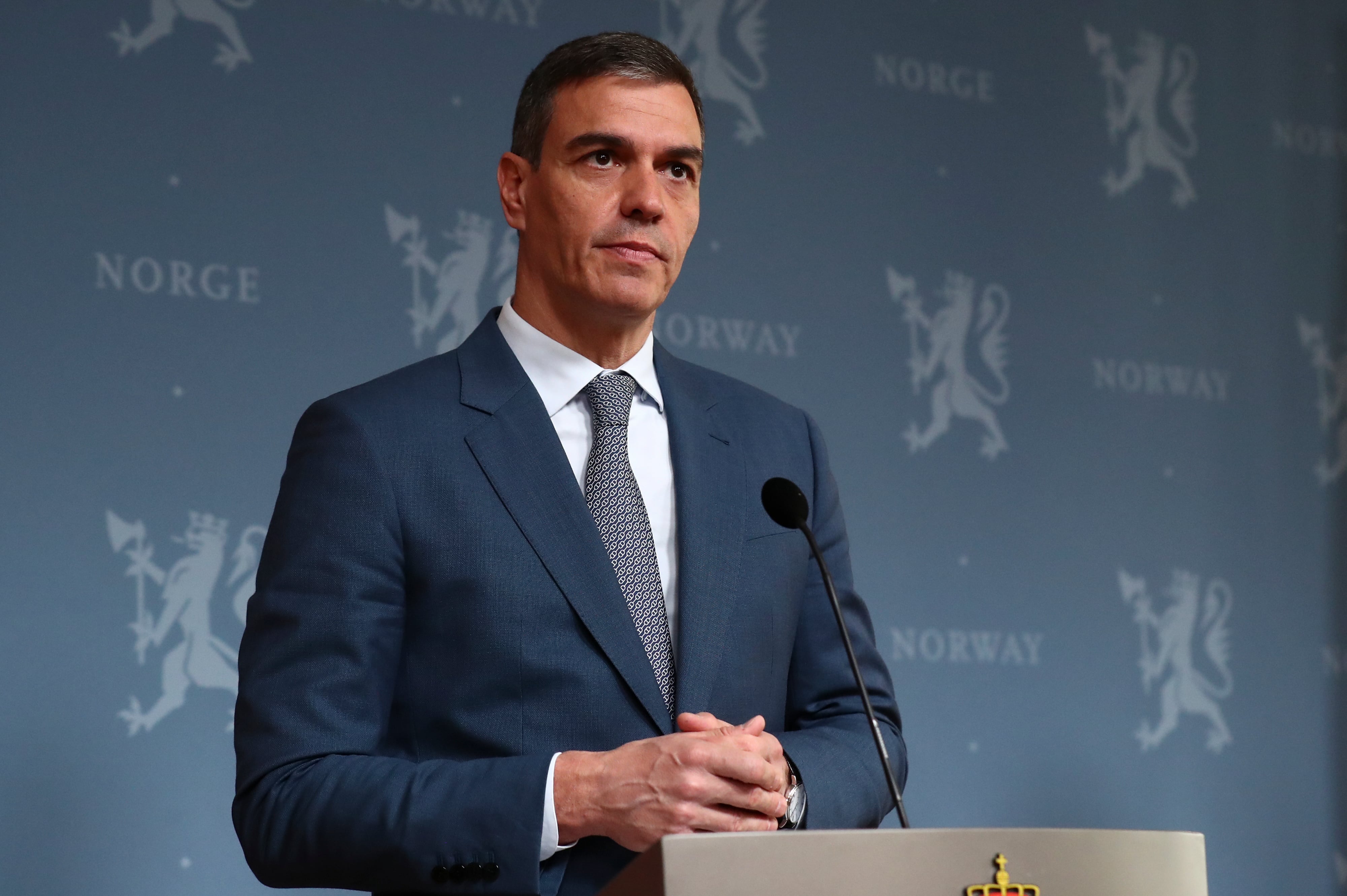 El presidente del Gobierno, Pedro Sánchez, en una rueda de prensa después de su reunión con el primer ministro de Noruega, Jonas Gahr Store, en Oslo