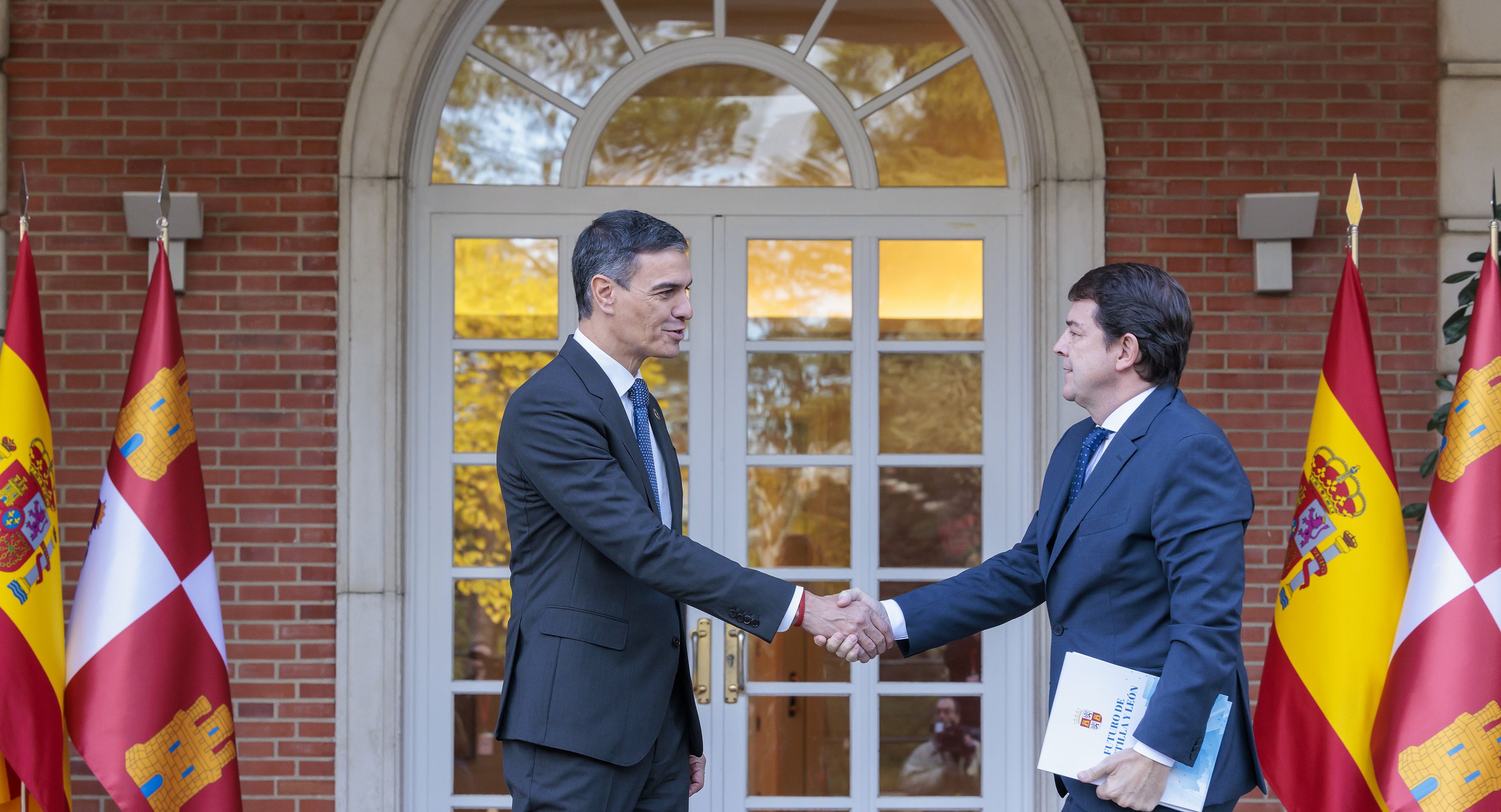 Reunión entre Pedro Sánchez y Alfonso Fernández Mañueco en La Moncloa | Fuente: Junta de Castilla y León