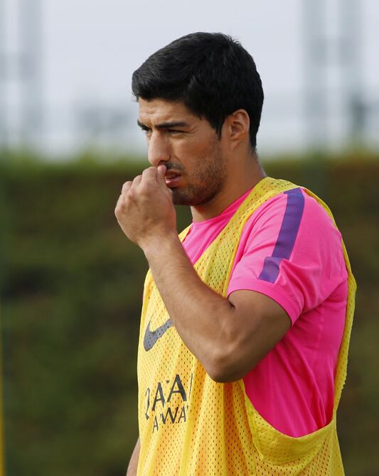 El delantero Luis Suárez ha entrenado este viernes por primera vez con sus compañeros